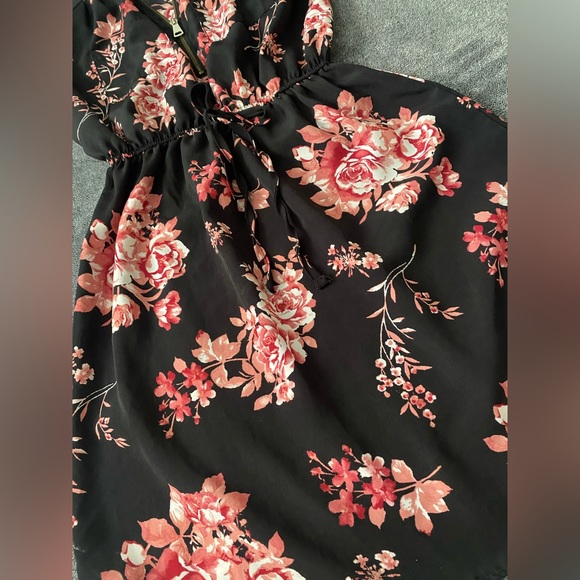 JUSTIFY Floral Dress - Picture 3 of 4